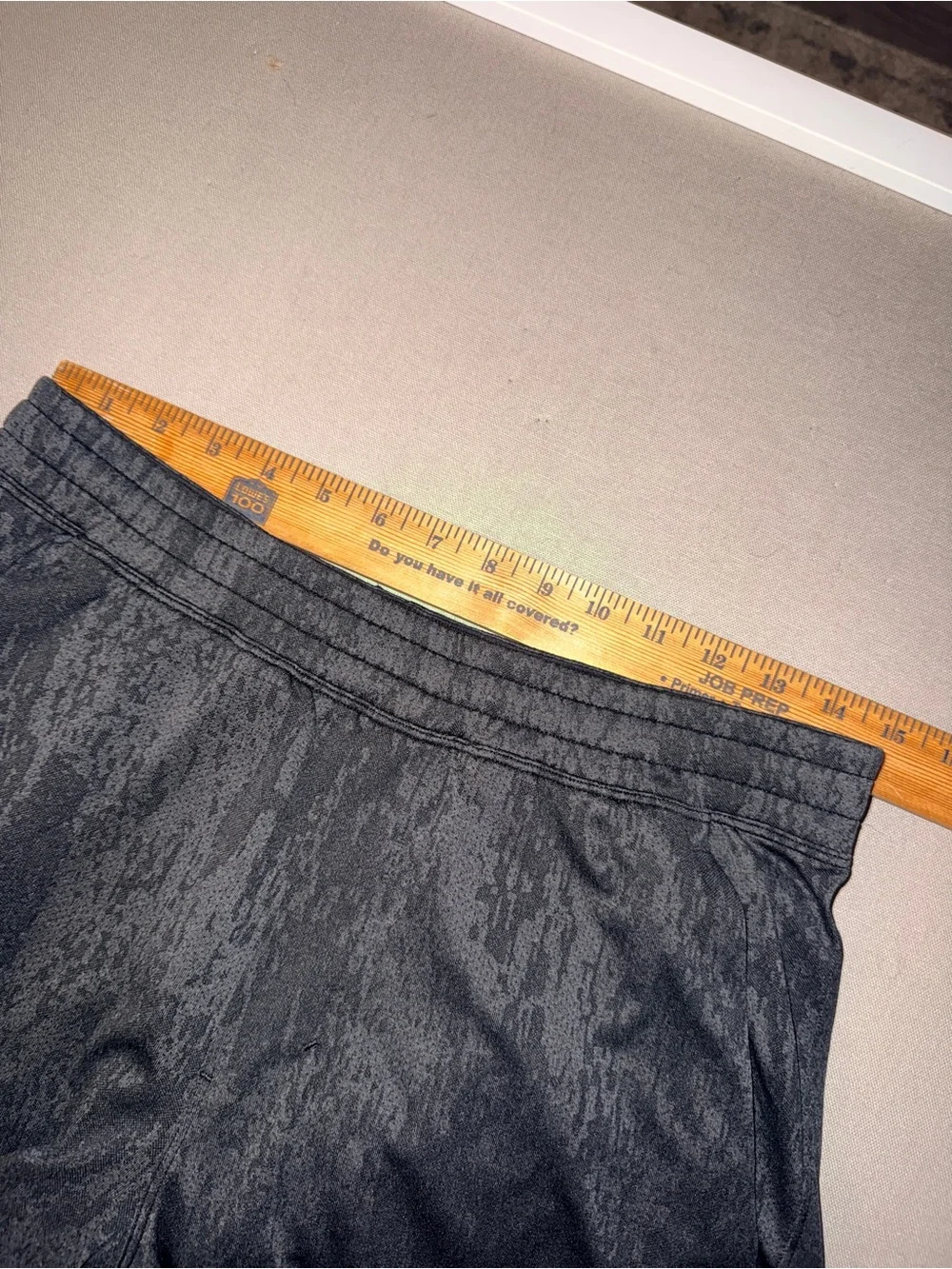 Lululemon Men's Athletic Shorts - Dark Gray Patterned LINED - LARGE